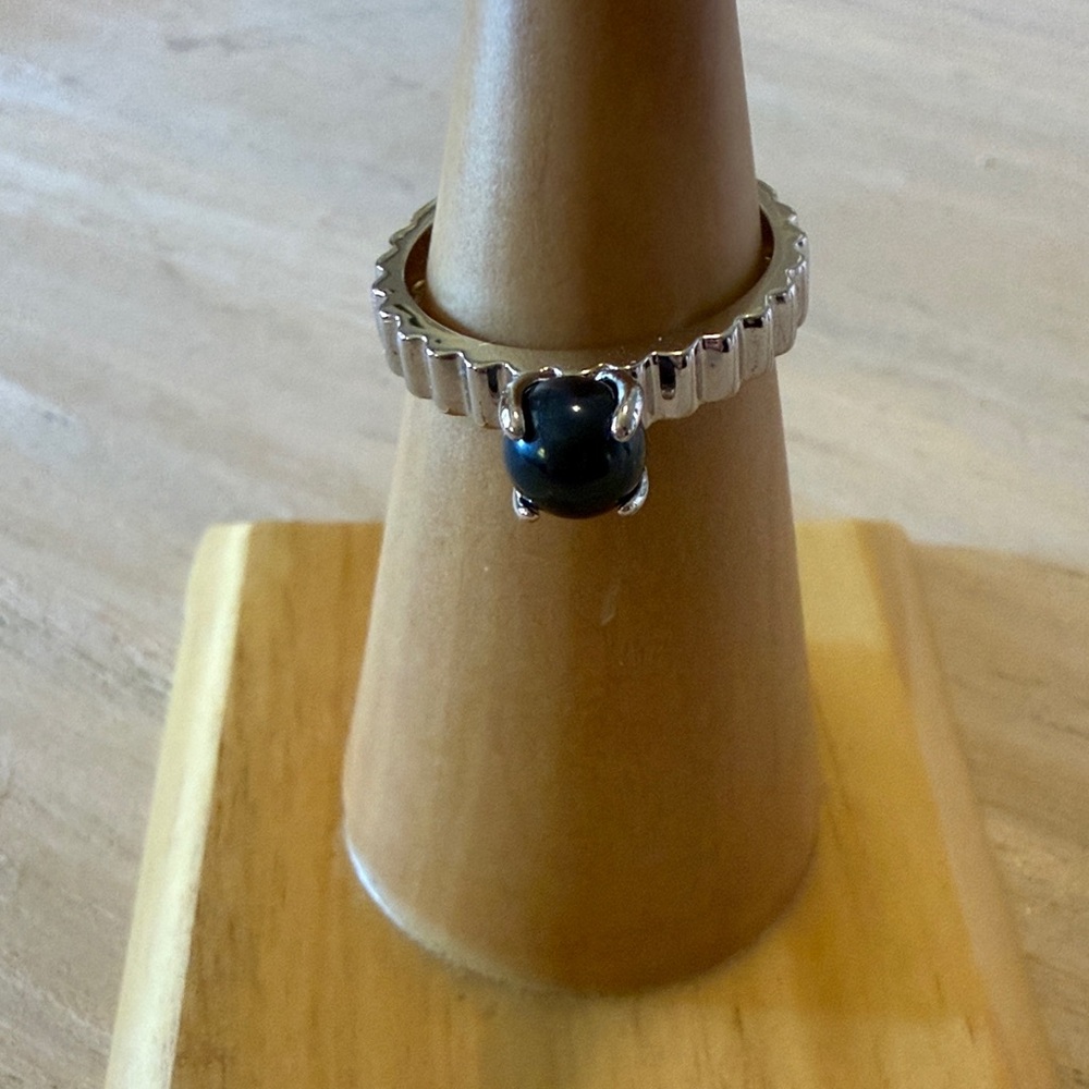 Elegant Silver and Black Gemstone Ring